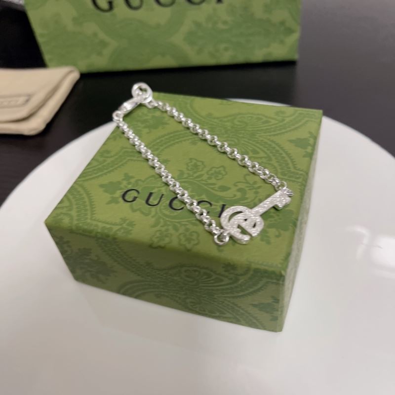 G*u*i bracelets